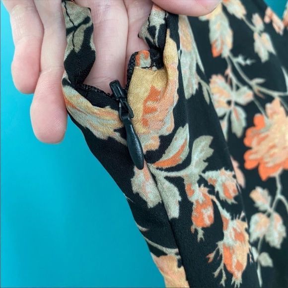 JACK B | Floral Pinup Style Dress - Picture 4 of 9